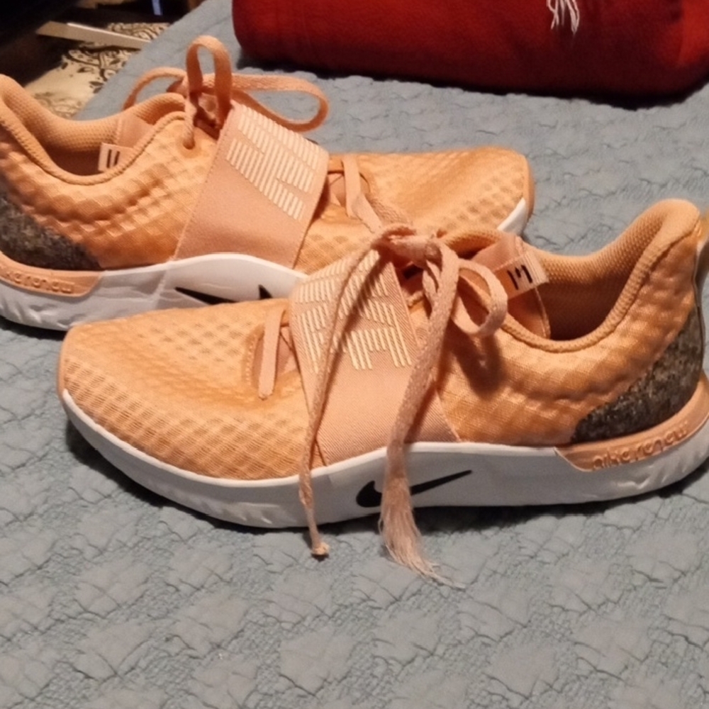 Nike Women's Peach and White Sneakers - Picture 2 of 7